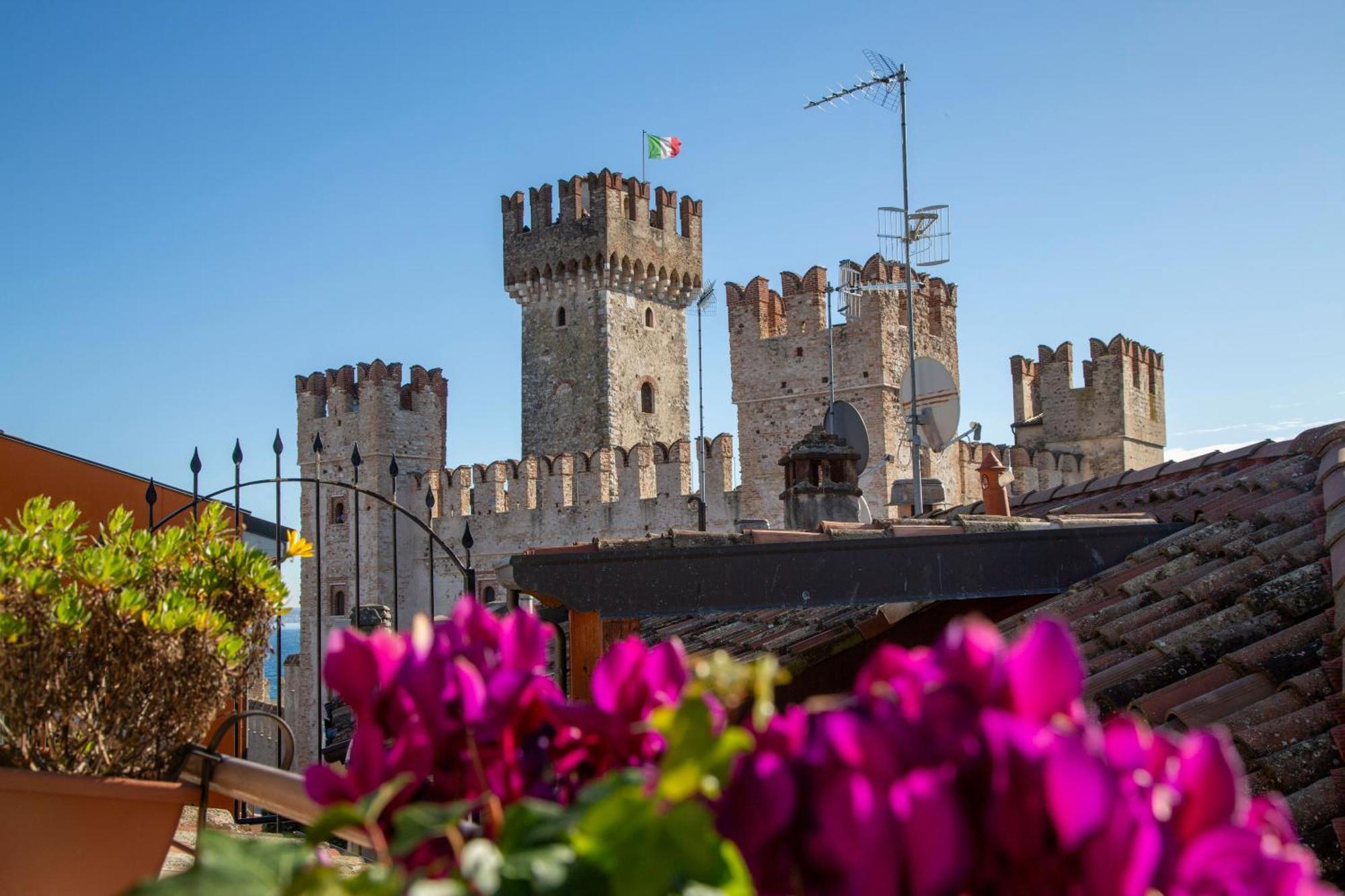 شقة Sirmione4U - Domus By The Castle المظهر الخارجي الصورة
